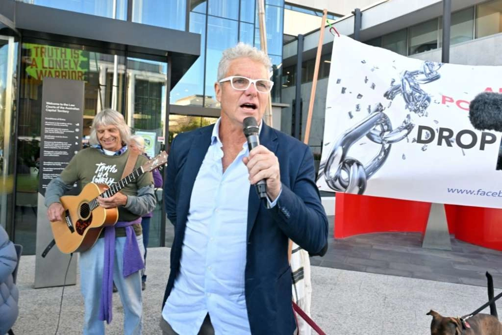 Australijski zviždač koji je otkrio ratne zločine u Afganistanu osuđen na pet godina zatvora zbog odavanja vojnih tajni